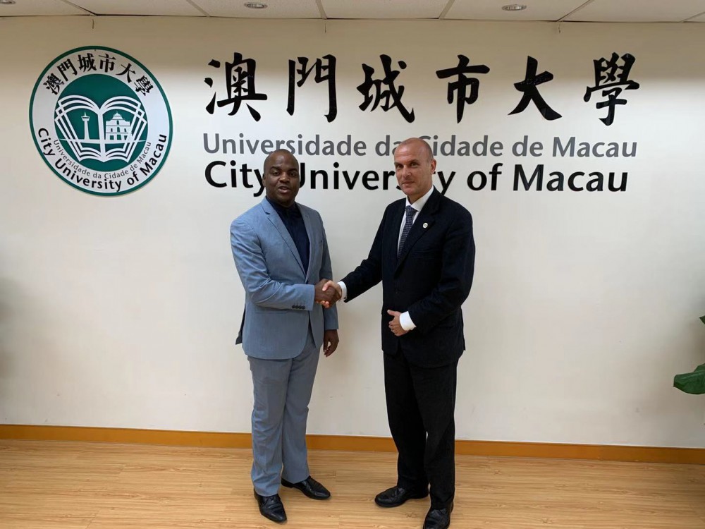 The University President Joaquim Chissano (Mozambique) visits the IROPC